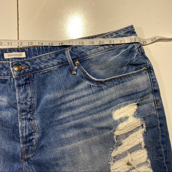 Good American 100% Cotton Bombshell Cutoff Distressed Jeans Shorts NWT Size 24 - Picture 14 of 15